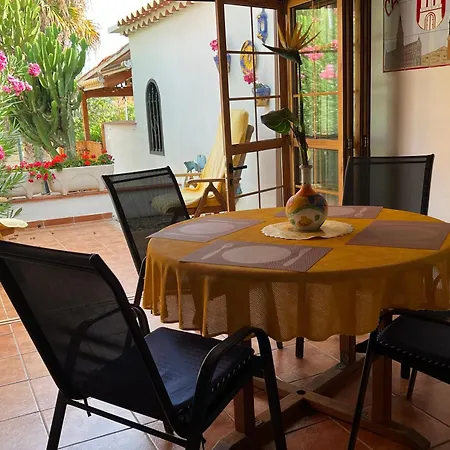 Cactus's House, 150 M Beach, 1 Bdr, 4 Guests, Wifi, Netflix, Costa Adeje (Tenerife)