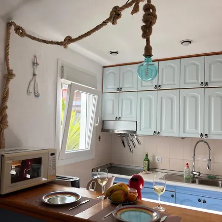 Cactus's House, 150 M Beach, 1 Bdr, 4 Guests, Wifi, Netflix, Apartment *